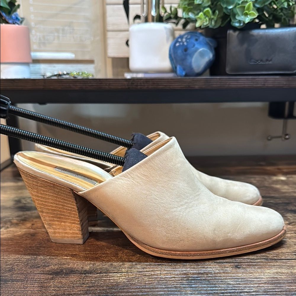 Paul Green Vonda Elegant Cream Women's Mules size 6.5
